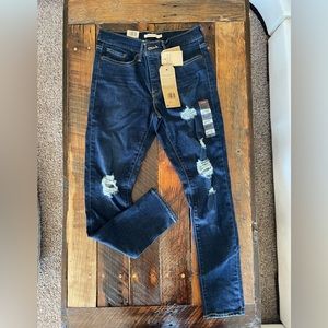 Women’s Levi’s 311 shaping skinny, size 4 short, brand new with tags!
